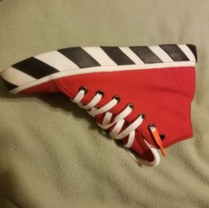 Off-White Vulcanlised HI TOPS RED